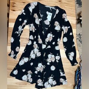 Abercrombie & Fitch black floral xs wrap dress